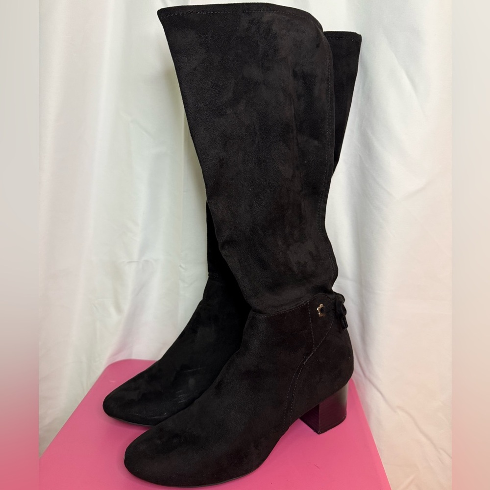 Black boots